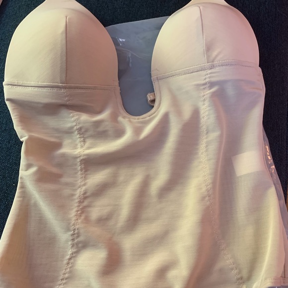 Thong “She’s waisted” body shaper - Picture 6 of 8